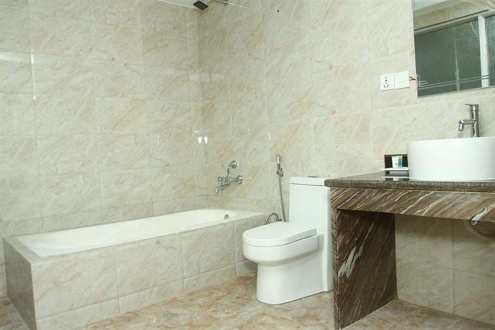Hotel Woodland Катманду Екстер'єр фото