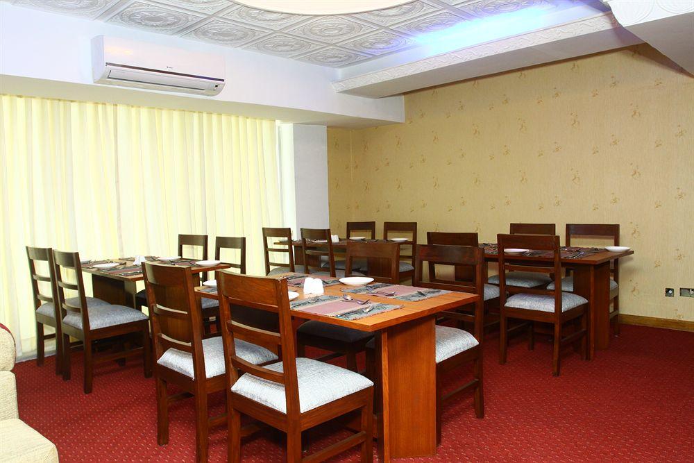 Hotel Woodland Катманду Екстер'єр фото