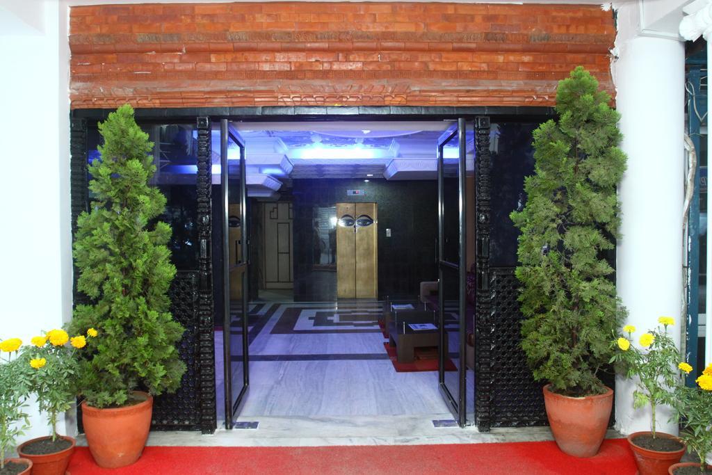 Hotel Woodland Катманду Екстер'єр фото