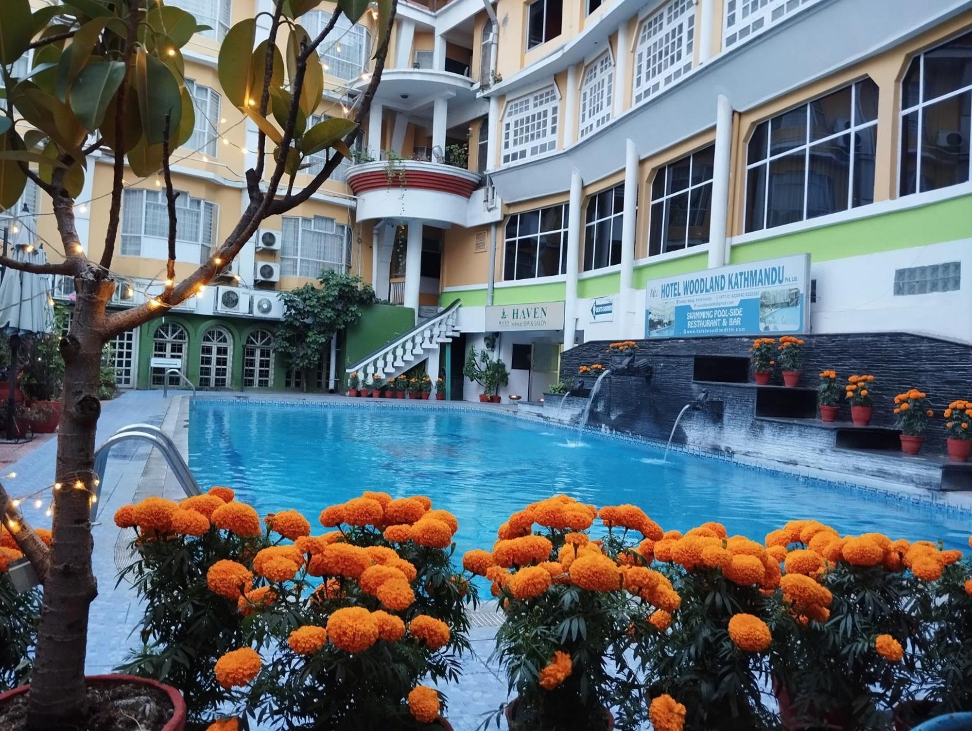 Hotel Woodland Катманду Екстер'єр фото