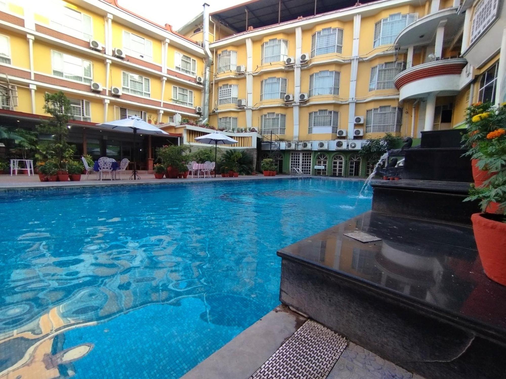 Hotel Woodland Катманду Екстер'єр фото