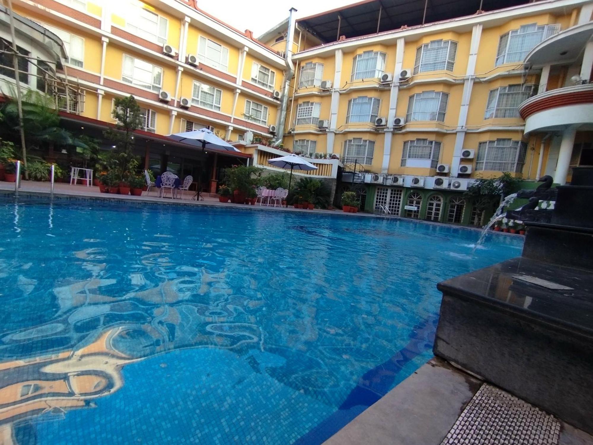 Hotel Woodland Катманду Екстер'єр фото