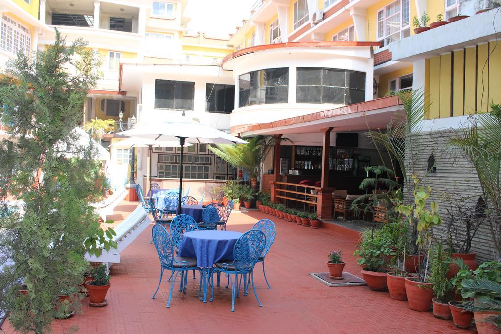 Hotel Woodland Катманду Екстер'єр фото