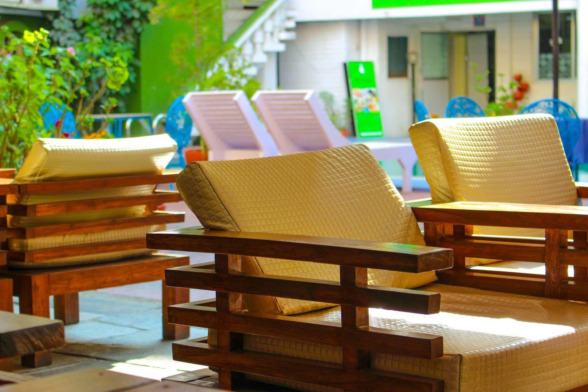 Hotel Woodland Катманду Екстер'єр фото