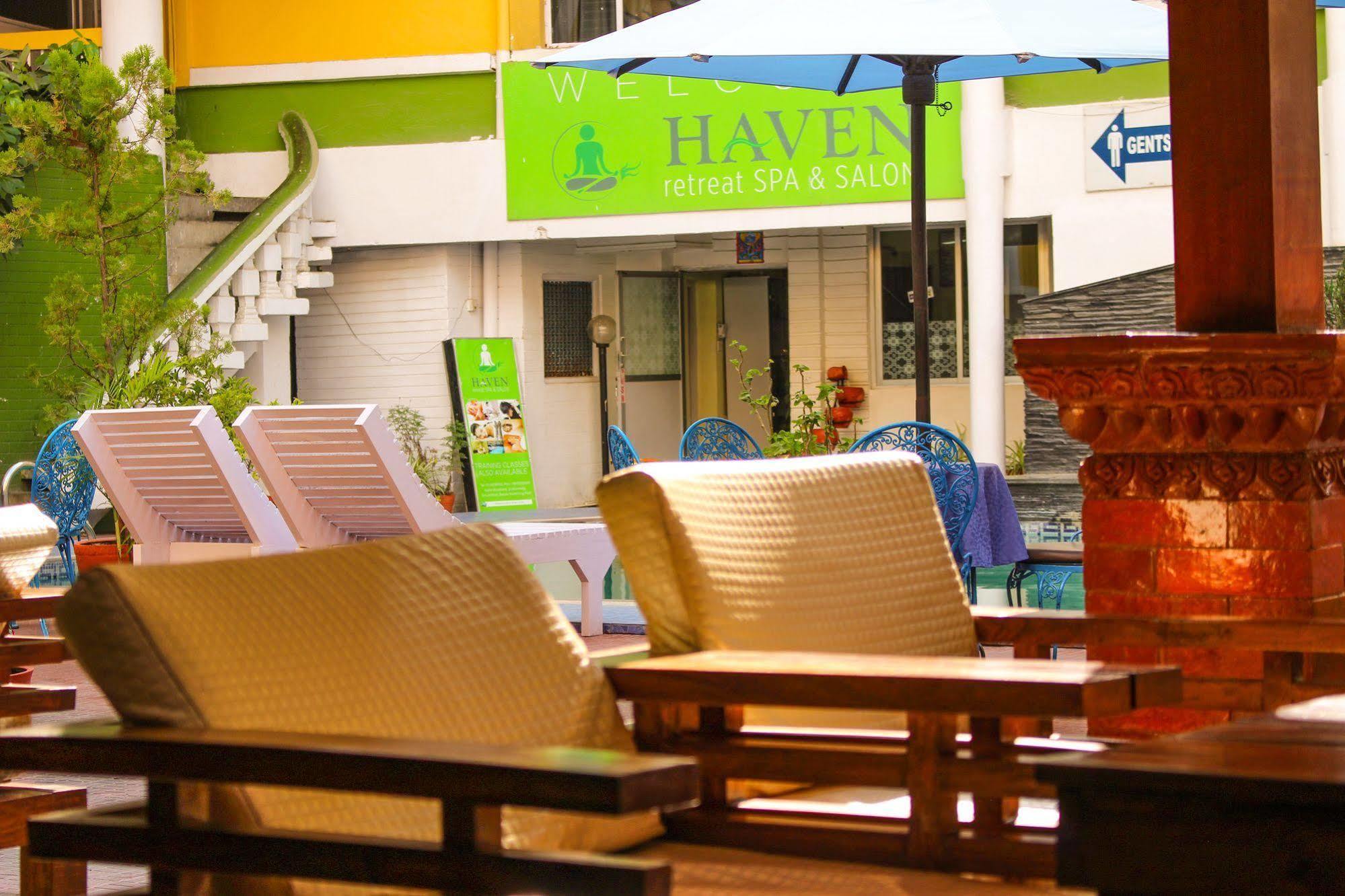 Hotel Woodland Катманду Екстер'єр фото