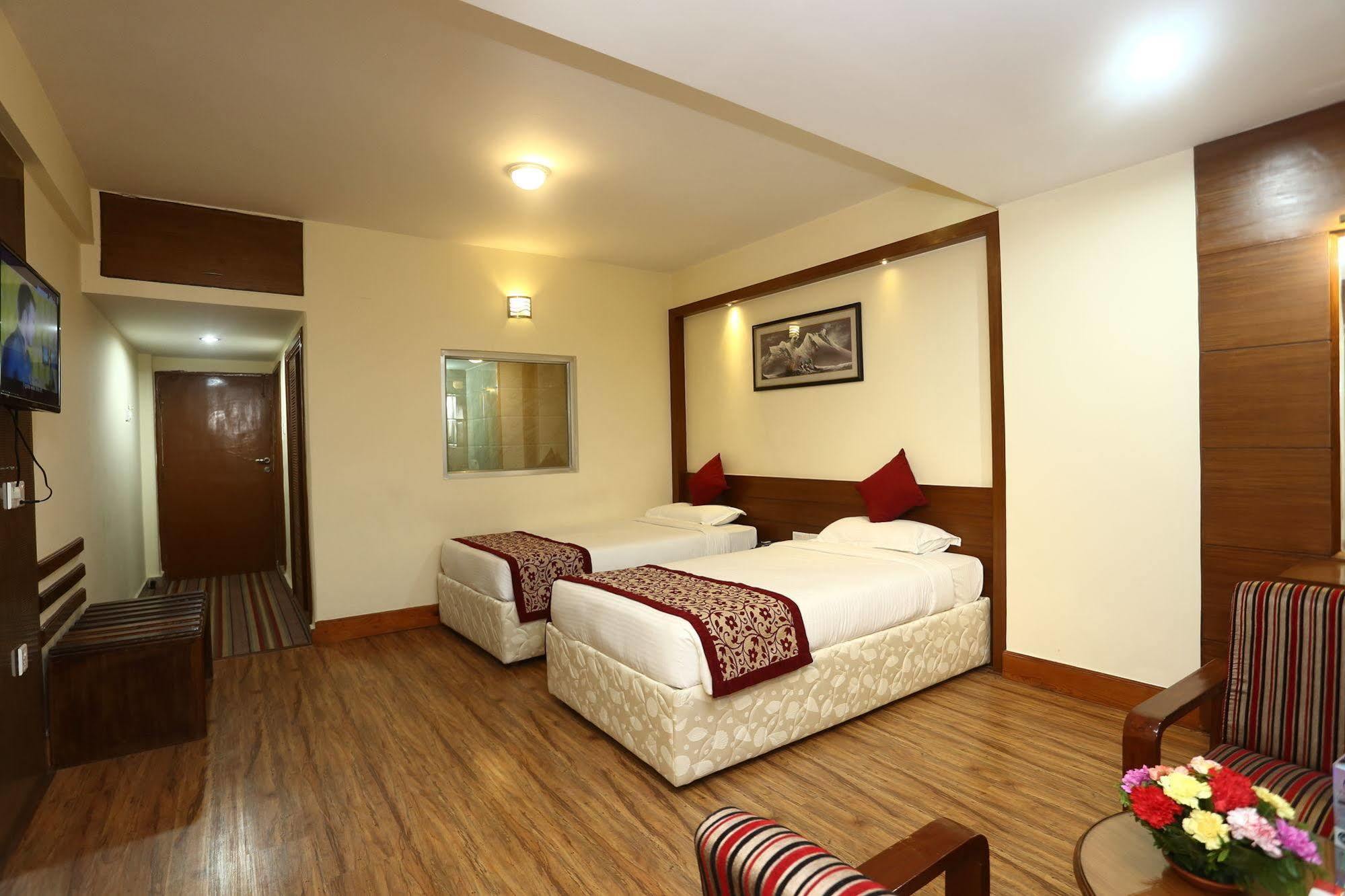 Hotel Woodland Катманду Екстер'єр фото