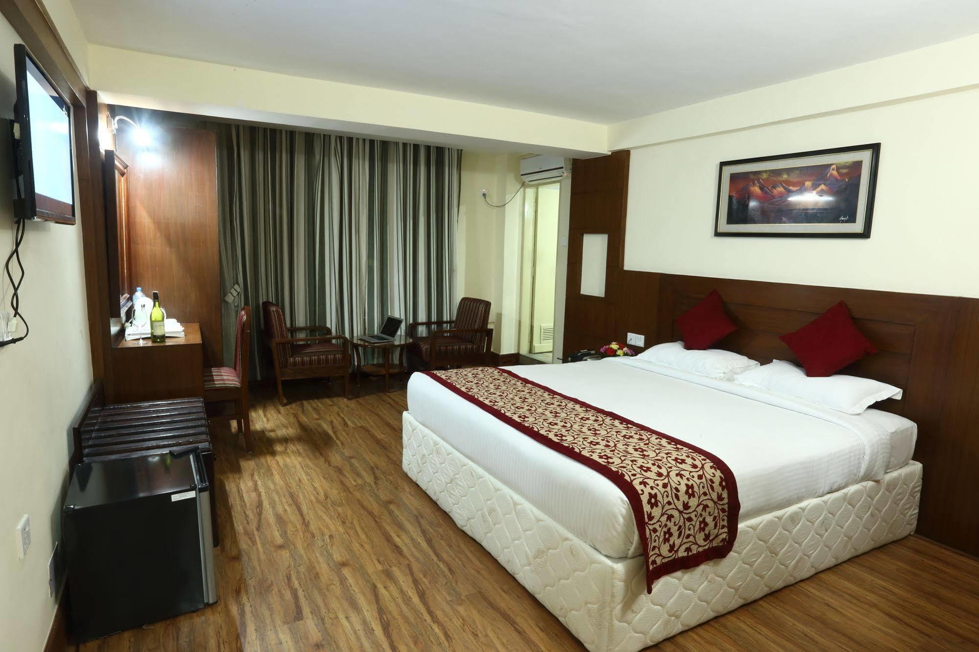 Hotel Woodland Катманду Екстер'єр фото