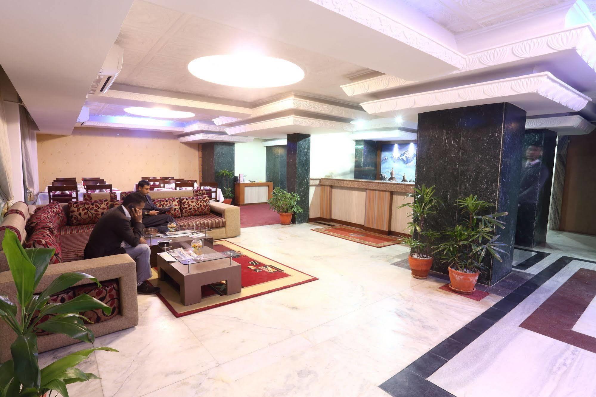 Hotel Woodland Катманду Екстер'єр фото