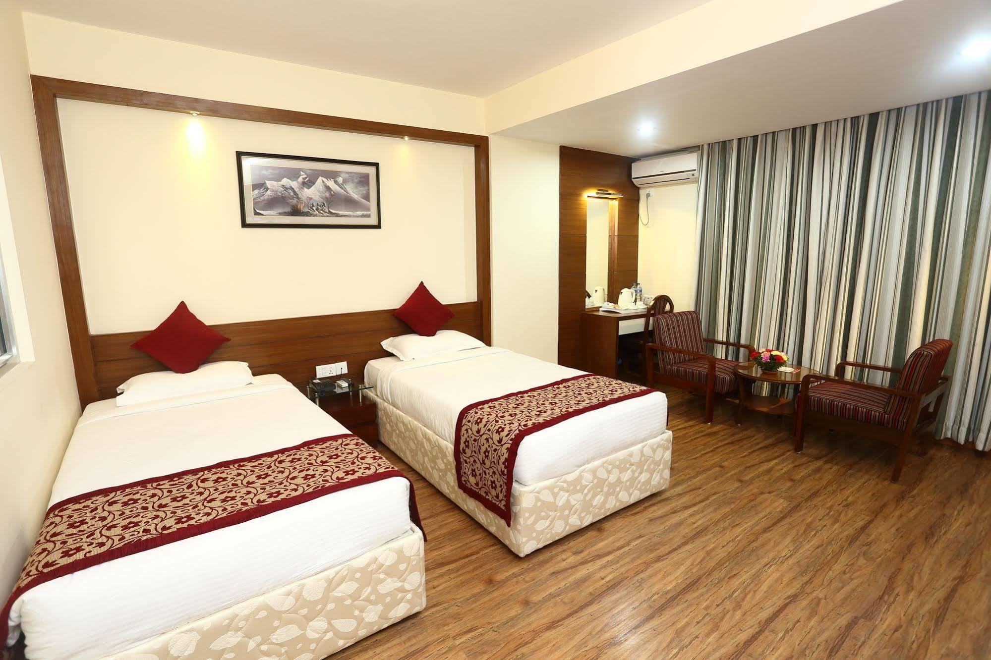 Hotel Woodland Катманду Екстер'єр фото