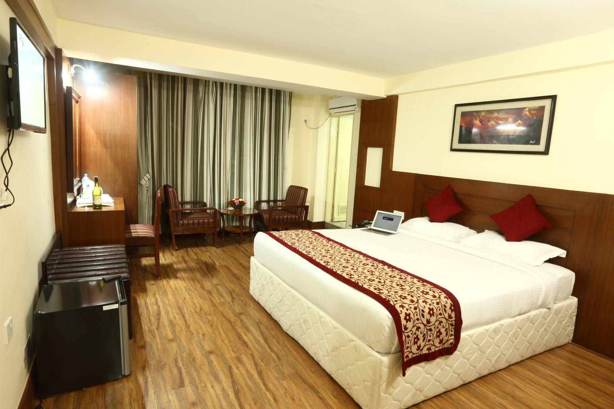 Hotel Woodland Катманду Екстер'єр фото