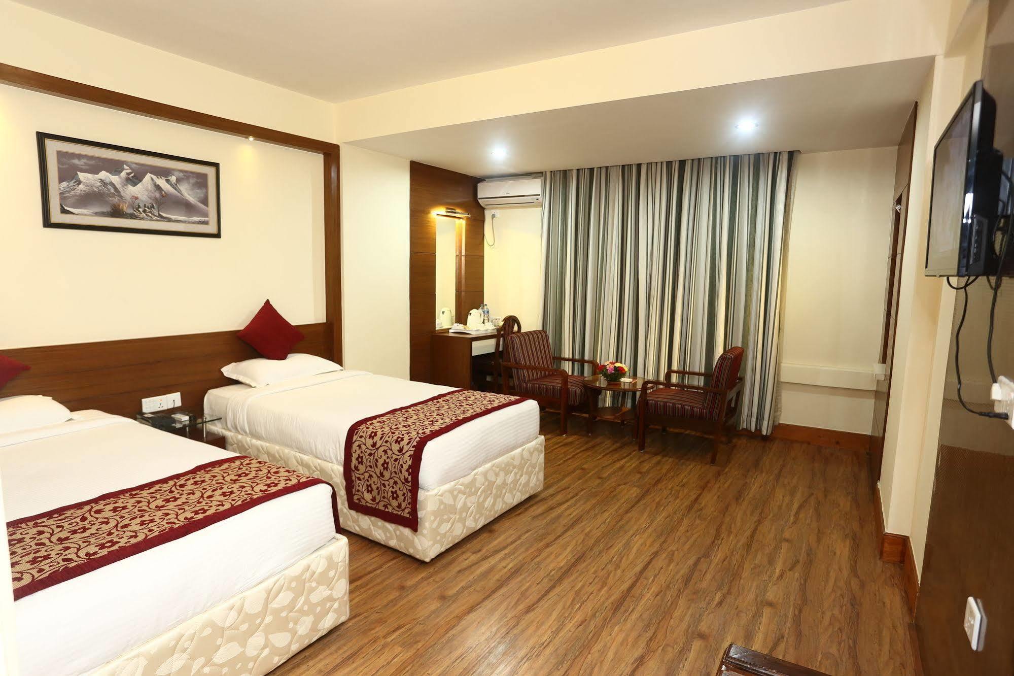 Hotel Woodland Катманду Екстер'єр фото